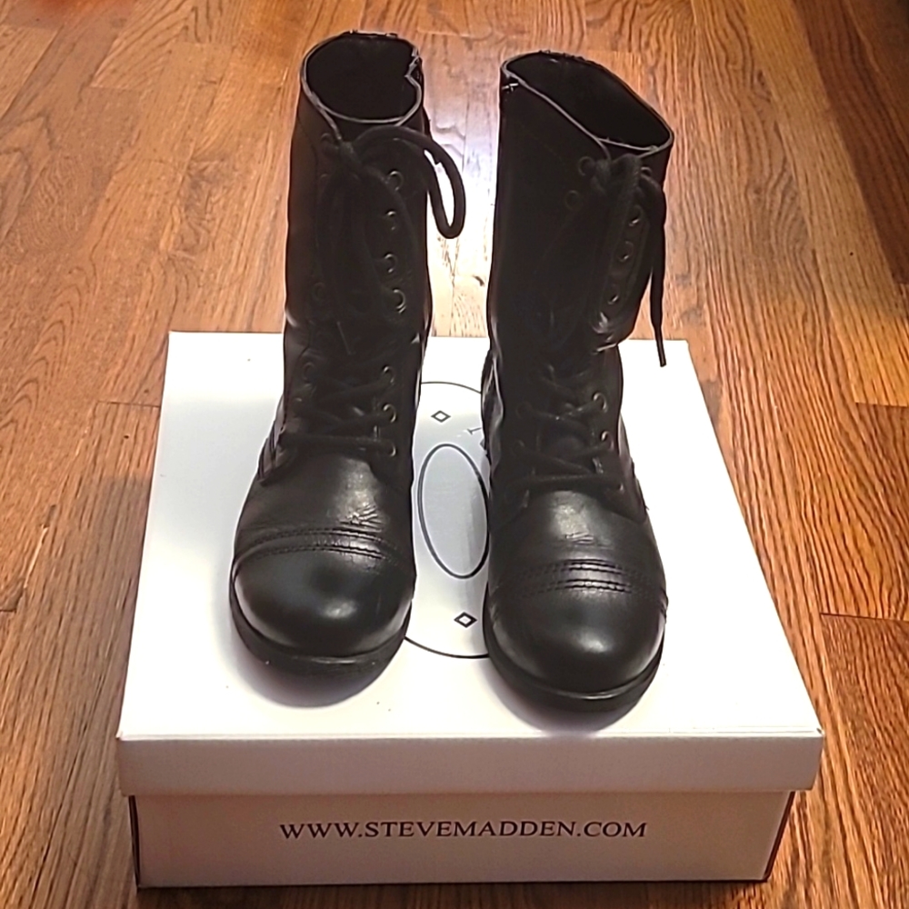 Steve Madden leather Combat boots in Black size 5
